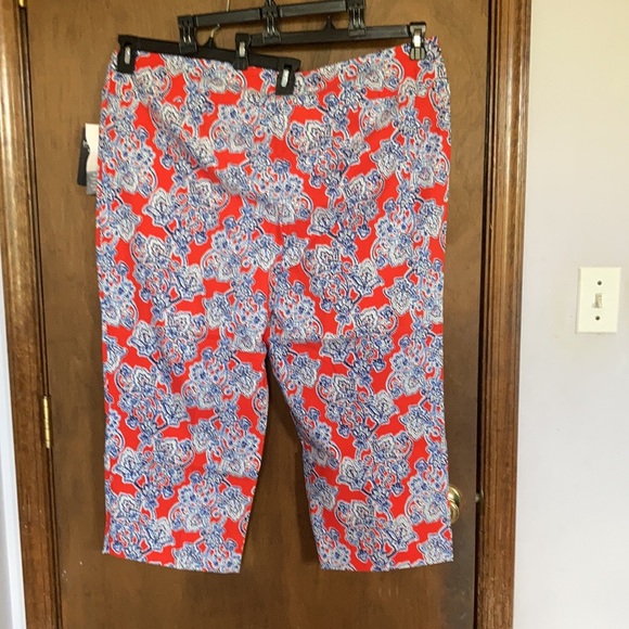ultimate fit taper your tummy floral capri/cropped pant 22W - Picture 9 of 15